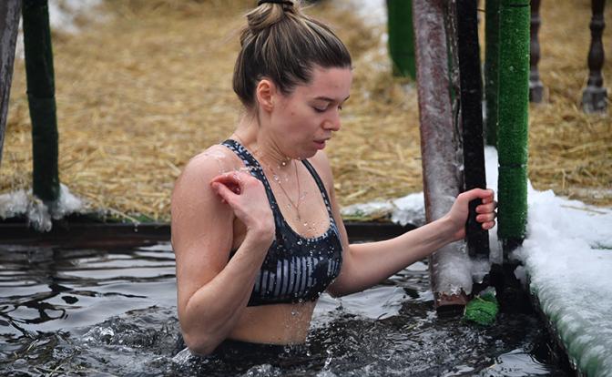 Россиянам напомнили, как правильно участвовать в крещенских купаниях