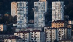 Новостройки большинству не по карману, а теперь и на "вторичку" цены взлетели