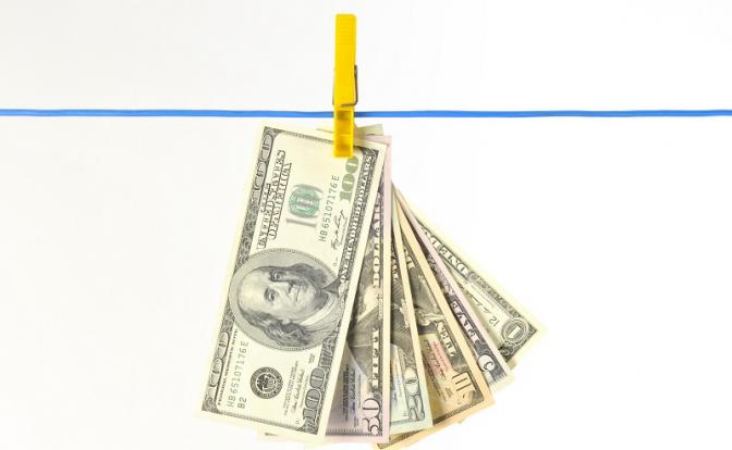 ЦБ сообщил о падении курса доллара