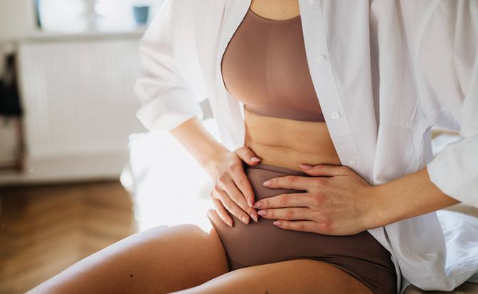 Молодая женщина назвала симптом рака, испугавший даже врачей