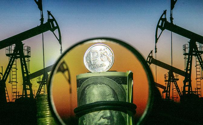 Эксперт оценил, что новости из Ирана и Венесуэлы несут российской нефти и курсу рубля