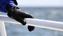 Медик назвала неожиданную опасность кожаных перчаток