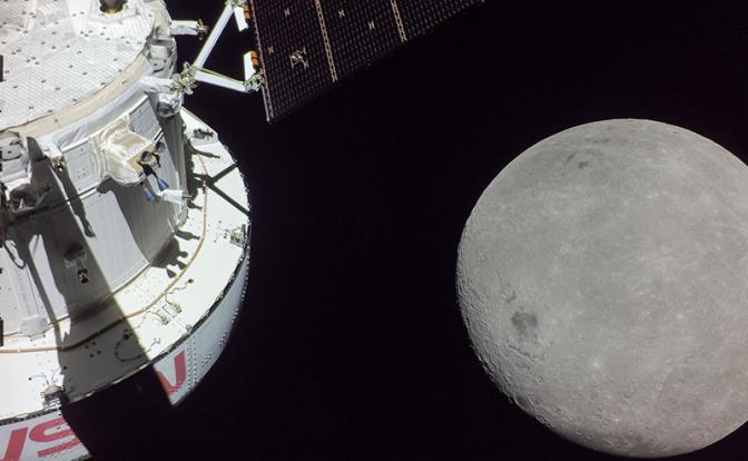 США отправят астронавтов к Луне до начала лета. Роскосмос ищет повод никуда не лететь