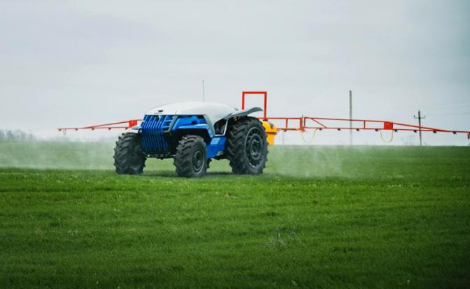 На фото: беспилотный трактор будущего «Донтех» протестирован в полевых условиях