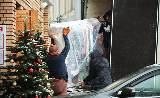 СМИ: Началось принудительное выселение Долиной из квартиры в Хамовниках