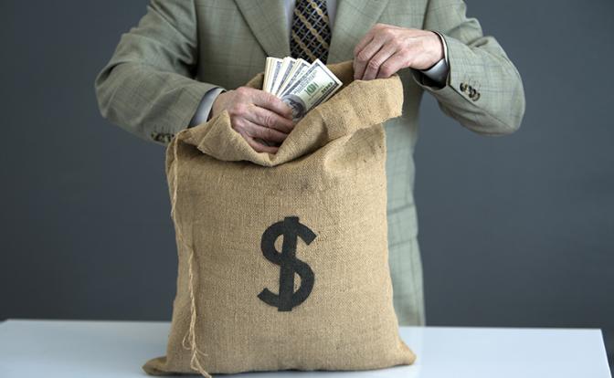 Oxfam: 1% сверхбогатых людей получает половину всех мировых доходов