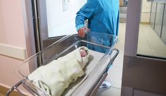 Новокузнецкая трагедия могла произойти где угодно: Роженицы сравнивают некоторые роддома с камерами пыток