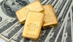 Золотой запас: За год правления Трампа доллар изрядно просел, центробанки охладели к "бумаге"