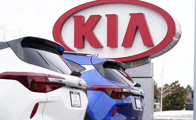 «Корейцы» в России: АвтоВАЗ проигрывает по всем статьям. Без "спецдекрета" не обойтись