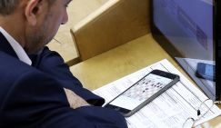 Опасный фотовзгляд: Кадры, снятые во время заседаний Госдумы, возмутили Вячеслава Володина