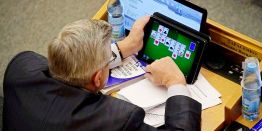 Доигрались, иронии пришел конец: Фото депутатов на заседаниях Госдумы теперь можно делать согласно "политической культуре"