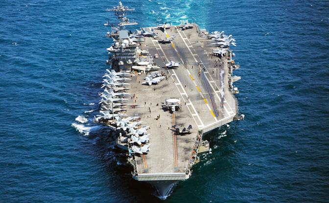 На фото: авианосец USS Abraham Lincoln (CVN‑72)