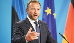 Глава МИД Эстонии назвал «просто ужасом» призыв Шредера не демонизировать Россию