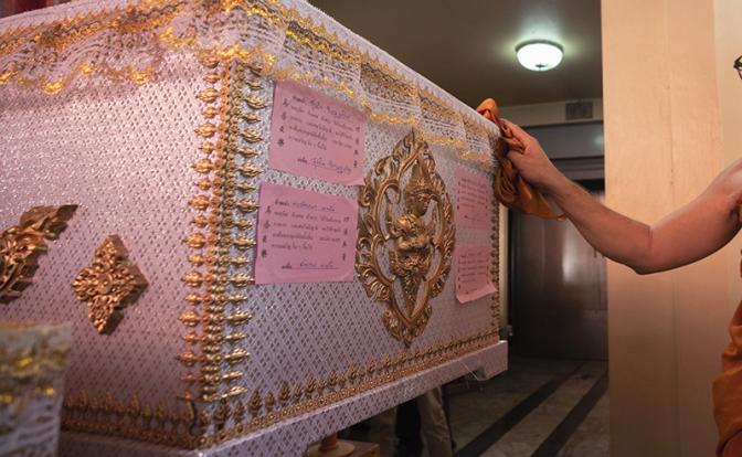 Жив и здоров: Мужчина вернулся домой через две недели после собственных похорон