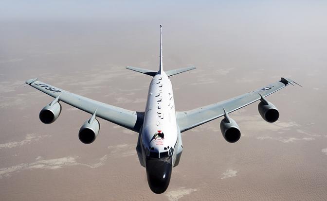 На фото: самолет-разведчик RC-135V Rivet Joint