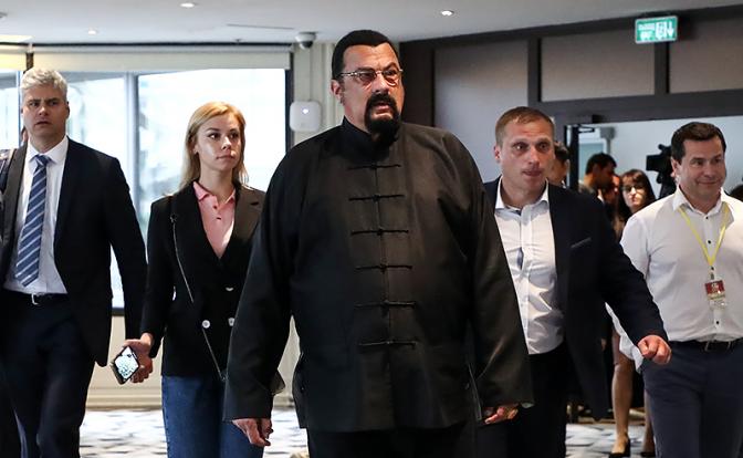 На фото: американский актер Стивен Сигал