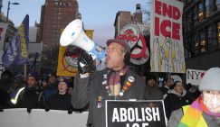 С закидонами Трампа США могут не дожить до 250-летнего юбилея, полагает Такер Карлсон