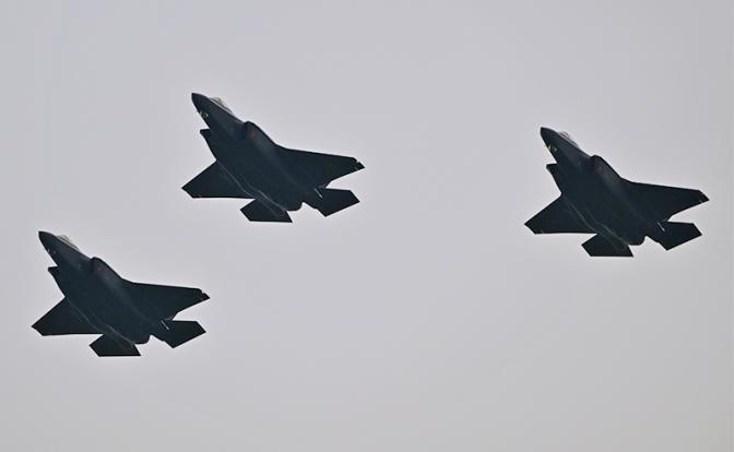 Борьба за Гренландию: Дональд Трамп одним пальцем прикует F-35 своих союзничков в Европе к аэродромам