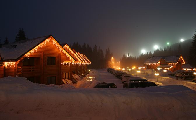 Карпатский Куршавель зажигает: «Буковель» блистает огнями, когда Киев вспоминает о лучине