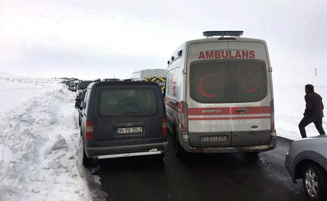 В Анталье перевернулся автобус, погибли восемь человек