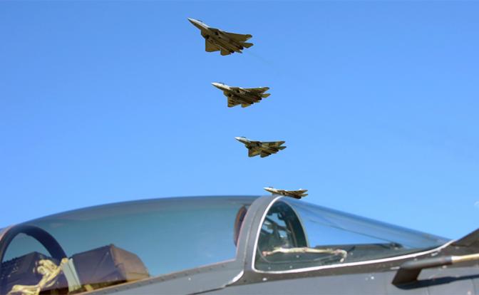 На фото: истребители Су-57.