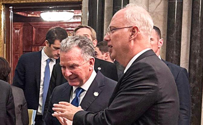 На фото: спецпредставитель президента США Стивен Уиткофф и российский переговорщик Кирилл Дмитриев