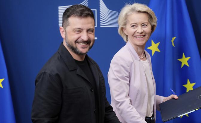 На фото: глава Еврокомиссии Урсула фон дер Ляйен и президент Украины Владимир Зеленский