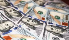 Эксперт сказала, куда пойдет капитал из доллара, который опускает Трамп