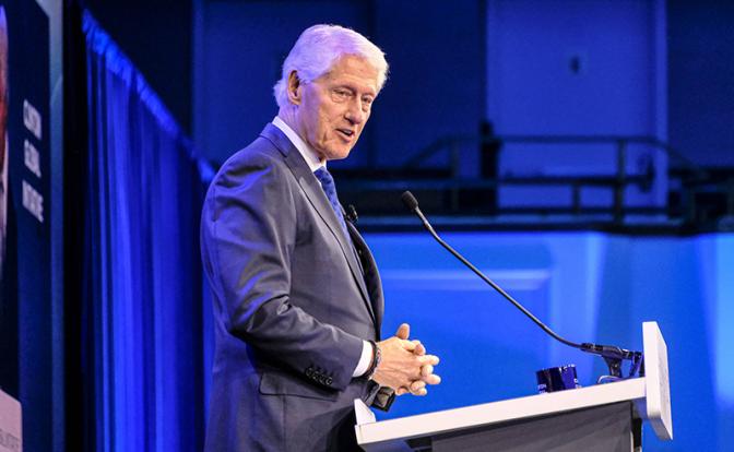 На фото: бывший президент США Билл Клинтон