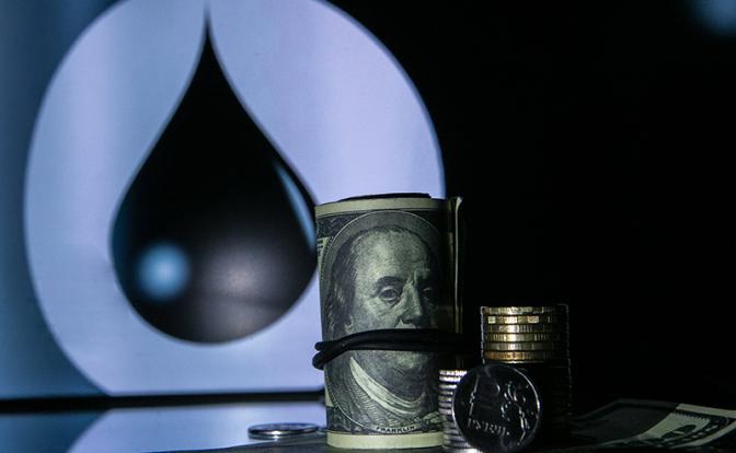 Эксперт сказал, как сильно удар по нефти и санкции США могут обвалить курс рубля в 2026 году