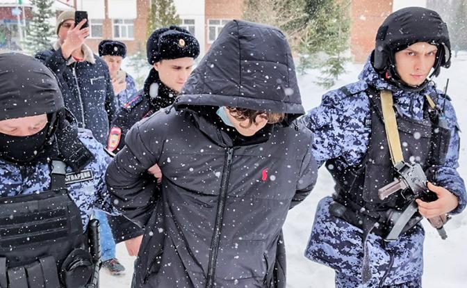 Школьница с ножом, гимназист с винтовкой: Учителя продолжают получать увечья на уроках - Свободная Пресса - Криминал в России. Подростковая преступность. Новости России и мира