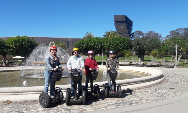 На фото: семья в парке &laquo;Золотые ворота&raquo; в Сан-Франциско.