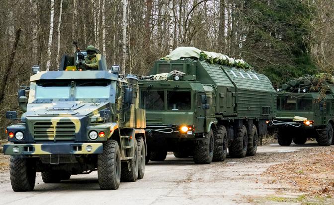 На фото: заступление на боевое дежурство подразделения, оснащенного ракетным комплексом "Орешник".