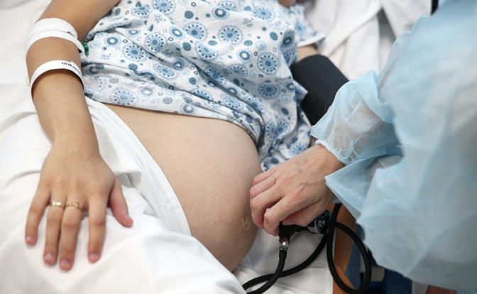 Где рожать будем? 140-тысячный уральский город взбудоражен новостью о закрытии роддома