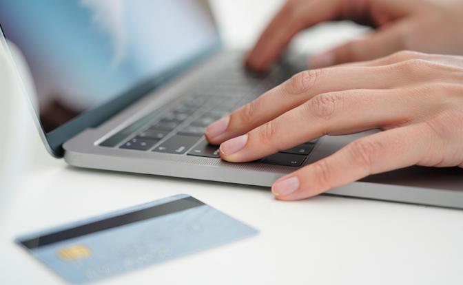 Москвичке заблокировали карту банка из-за несуществующих челябинских долгов за свет