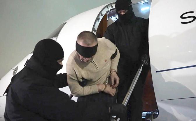 На фото: исполнитель покушения на генерал-лейтенанта Владимира Алексеева гражданин России Любомир Корба, задержанный в ОАЭ и экстрадированный в Россию.