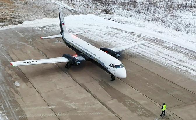 На фото: российский пассажирский самолет Ил-114-300