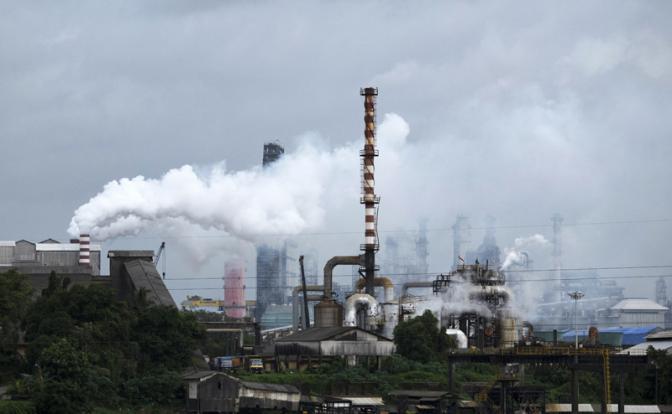 Игра на публику: Трамп грозит Индии за покупку русской нефти, Индия делает вид, что боится