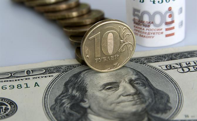 Эксперт назвала парадоксальной реакцию курса доллара на решение ЦБ по ставке