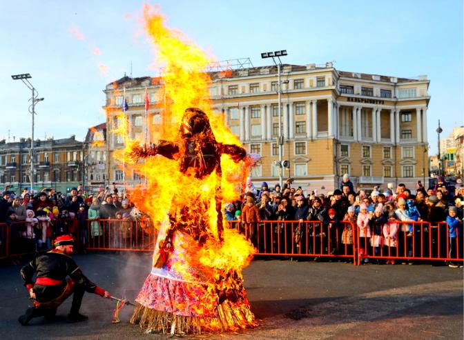 Масленицу велено изолировать: Похоже, общество в принципе перестает понимать власть