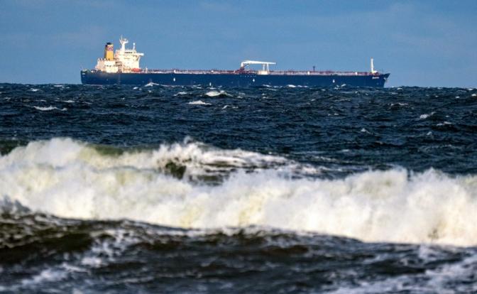 Балтфлот берут на пушку: НАТО готовит страны альянса к «казарменному положению» и грозит охотой на танкеры