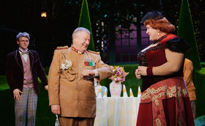 «Тетка Чарлея» на Трубной: Классика, в которой любовь побеждает здравый смысл