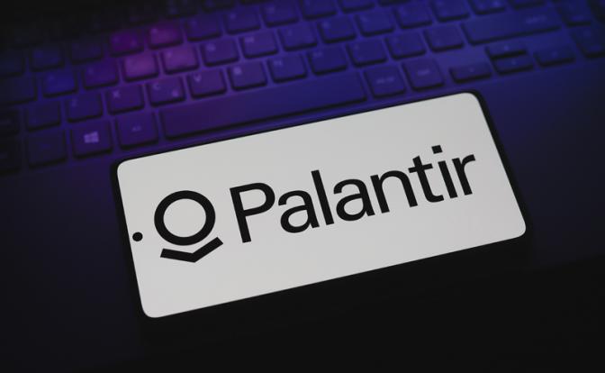 «Кто-то сомневался?»: Аналитик о взломе Palantir и сливе разговоров Трампа, Вэнса, Маска