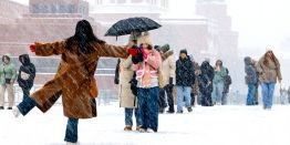 Аномальный снегопад в Москве: Как город борется и наслаждается стихией