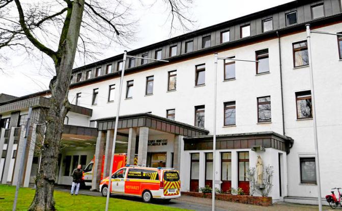 На фото: вид на католическую больницу Святой Марии в Мюльхайме-на-Руре, Германия.