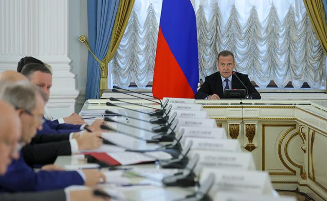 На фото: заместитель председателя Совета безопасности РФ, председатель "Единой России" Дмитрий Медведев