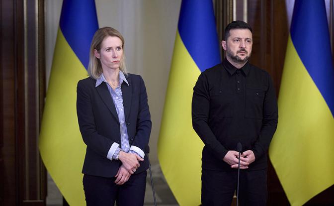 На фото: пезидент Украины Владимир Зеленский (справа) и министр иностранных дел Европейского союза Кая Каллас