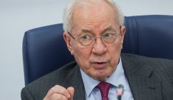 Азаров обвинил Зеленского в обогащении на фоне конфликта