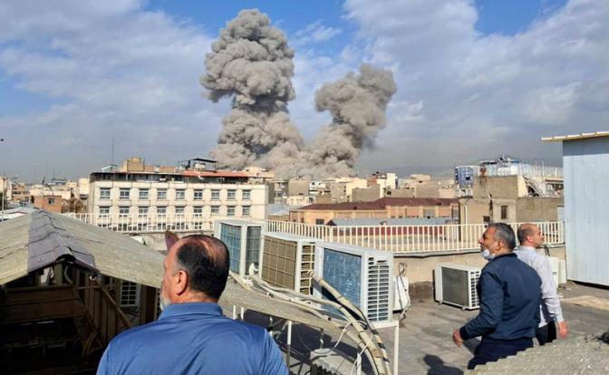 На фото: последствия ударов Израиля и США по Ирану.