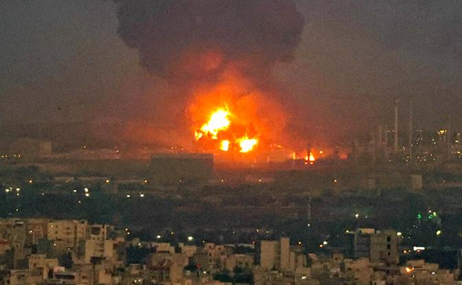 На фото: взрыв в Тегеране, Иран.